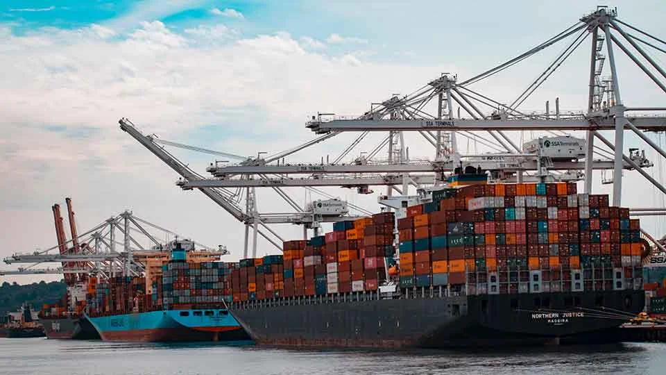 shipmanagement-chartering-services-slider